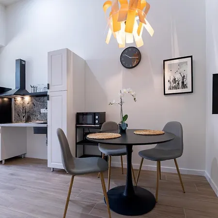 Loft Petit Noir Ciencias Apartment *